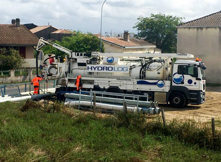 Hydrocurage de canalisation EU en vue d’une inspection télévisée