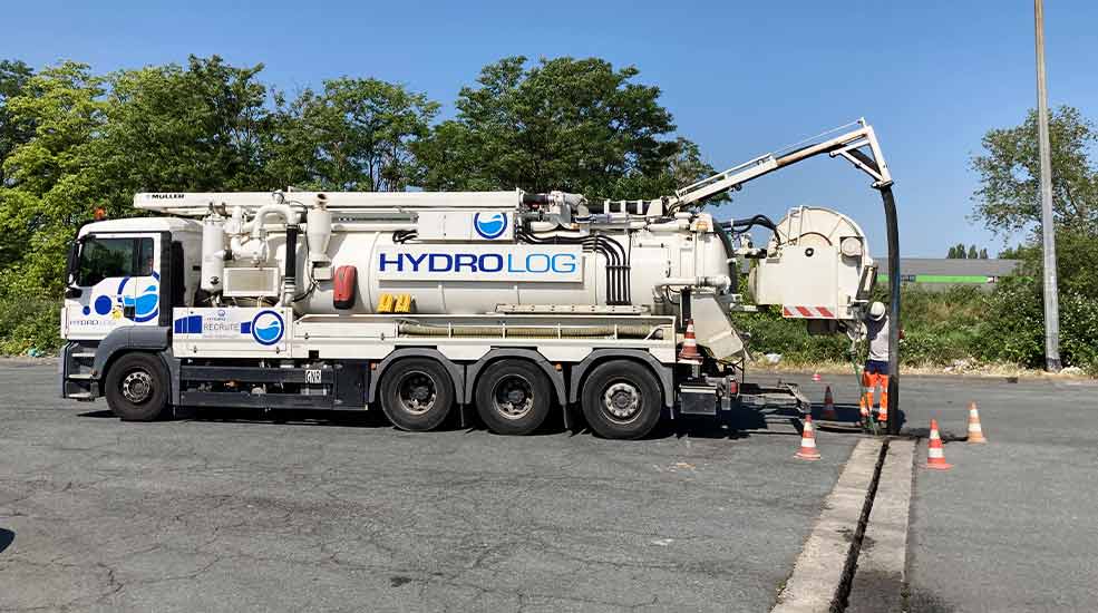 Nettoyage des caniveaux pour Bordeaux centre routier